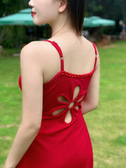 Sleeve-less U-shape lace neck with bloom back long bodycon dress